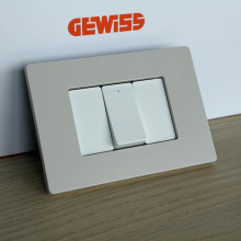 Rama ornament 3 module, Migdala lucios, Gewiss System Pura GWC25103TAL
