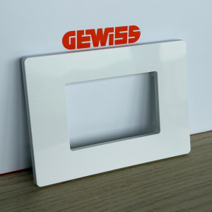 Rama ornament 3 module, Alb lucios, Gewiss System Pura GWC25103TBN