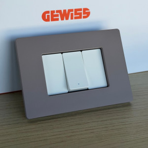 Rama ornament 3 module, Champagne opac, Gewiss System Pura GWC25103VCH