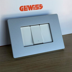 Rama ornament 3 module, Argintiu satinat, Gewiss System Pura GWC25103VSI