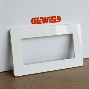 Rama ornament 4 module, Alb lucios, Gewiss System Pura GWC25104TBN Rama ornament 4 module, Alb lucios, Gewiss System Pura GWC25104TBN