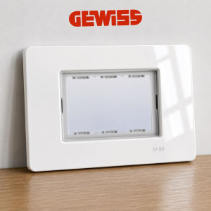 Rama etanş 3 module, Alb lucios, IP55, Gewiss System Pura GWC25451 Rama etanş 3 module, Alb lucios, IP55, Gewiss System Pura GWC25451