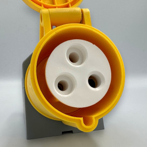 PRIZA PT 32A 110V/220V 3P