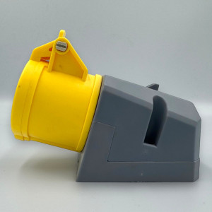 PRIZA PT 32A 110V/220V 3P