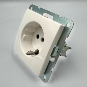 Priza Simpla 2P+E, Spin Top, Alba