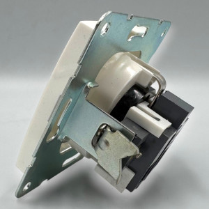 Priza Simpla 2P+E, Spin Top, Alba