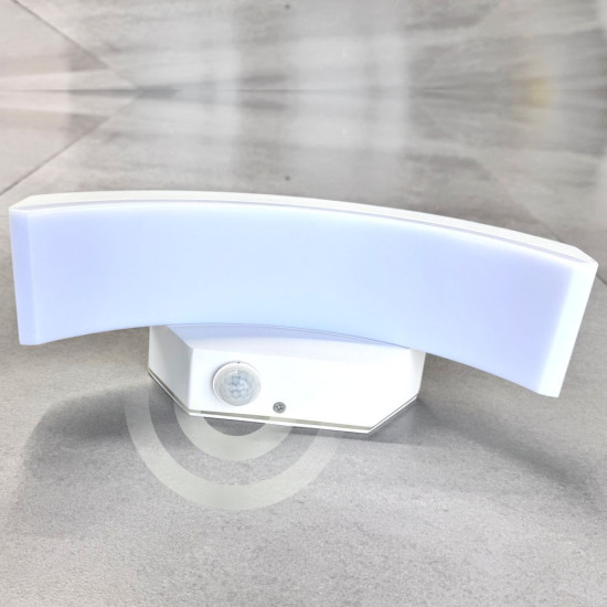 Aplica LED de exterior concava cu senzor Alba, 24W=160W, 3000K, lumina calda, 2160Lm, IP65